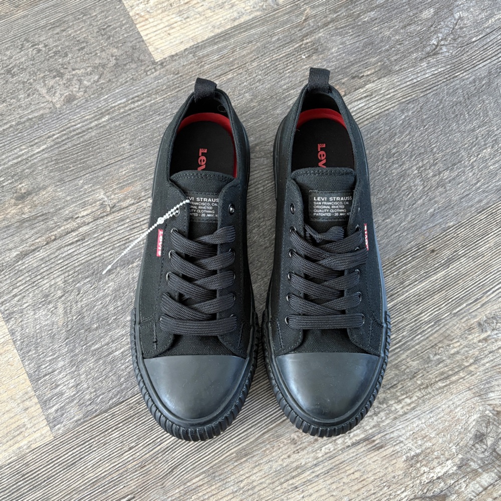 New- Levi’s Anikin kids unisex lace-up canvas sneakers, size 5.5, black